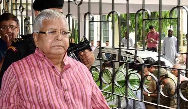 नीतीश ने मेरे परिवार को फंसाने के लिए भाजपा से मिलकर साजिश की : लालू नीतीश ने मेरे परिवार को फंसाने के लिए भाजपा से मिलकर साजिश की : लालू