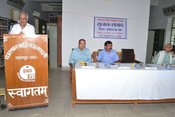 संवेदनाओं को विस्तार देता है साहित्य संवेदनाओं को विस्तार देता है साहित्य