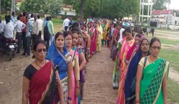 उत्तरप्रदेश : राज्य सरकार की शिक्षा मित्रों से धैर्य बनाए रखने की अपील उत्तरप्रदेश : राज्य सरकार की शिक्षा मित्रों से धैर्य बनाए रखने की अपील