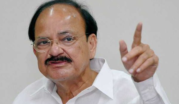 कांग्रेस ने वेंकैया नायडू की ईमानदारी पर निशाना साधा कांग्रेस ने वेंकैया नायडू की ईमानदारी पर निशाना साधा