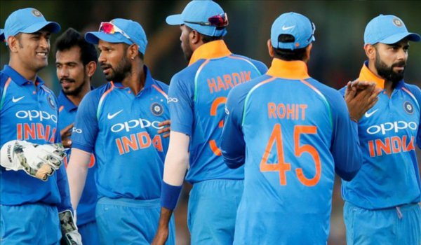 पल्लेकेले वनडे : भुवनेश्वर-धौनी ने श्रीलंका के मुंह से छीनी जीत पल्लेकेले वनडे : भुवनेश्वर-धौनी ने श्रीलंका के मुंह से छीनी जीत
