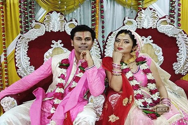 टीवी एक्ट्रेस एकता तिवारी ने बर्थ डे के दिन ही रचाई शादी टीवी एक्ट्रेस एकता तिवारी ने बर्थ डे के दिन ही रचाई शादी