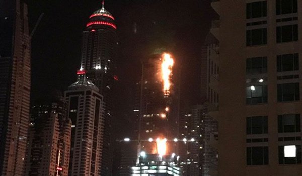 दुबई के 86 मंजिला टाॅर्च टावर में लगी भीषण आग