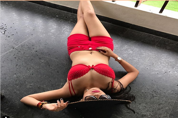 देखिए, साड़ी में दिखने वाली टीवी की ‘इच्छा’ का रेड हॉट बिकनी लुक देखिए, साड़ी में दिखने वाली टीवी की ‘इच्छा’ का रेड हॉट बिकनी लुक