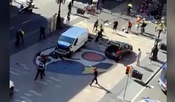 स्पेन में आतंकवादी हमला, वैन ने 13 लोगों को कुचला