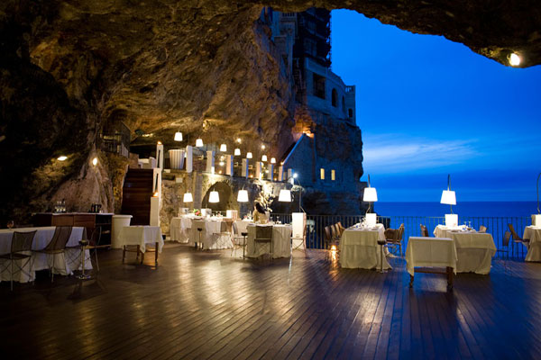 You will be left to see this hotel built in a cave