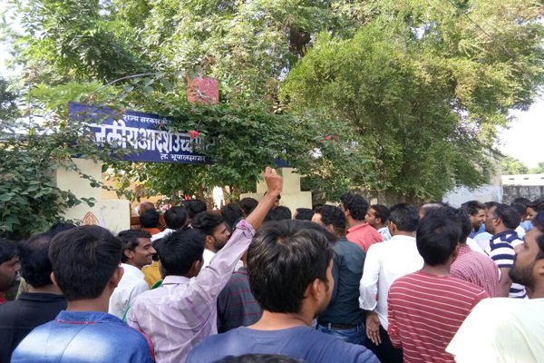 मूलभूत सुविधाओं की मांग, चित्तौड़गढ़ जिले का आकोला कस्बा बंद मूलभूत सुविधाओं की मांग, चित्तौड़गढ़ जिले का आकोला कस्बा बंद
