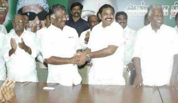 AIADMK गुटों का विलय, पन्नीरसेल्वम होंगे उपमुख्यमंत्री AIADMK गुटों का विलय, पन्नीरसेल्वम होंगे उपमुख्यमंत्री