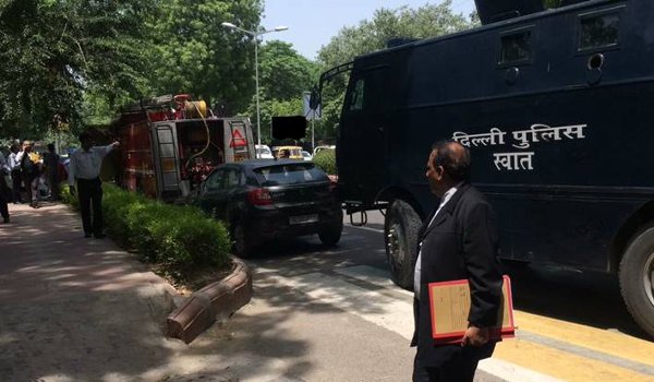 दिल्ली उच्च न्यायालय में बम की अफवाह