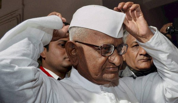 अब मोदी की मुसीबत बनेंगे अन्ना, दिल्ली में आंदोलन की तैयारी अब मोदी की मुसीबत बनेंगे अन्ना, दिल्ली में आंदोलन की तैयारी