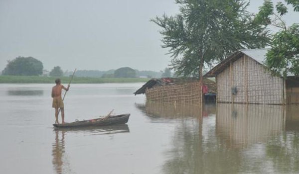 बिहार के 18 जिलों में बाढ़ का कहर, अब तक 202 लोगों की मौत