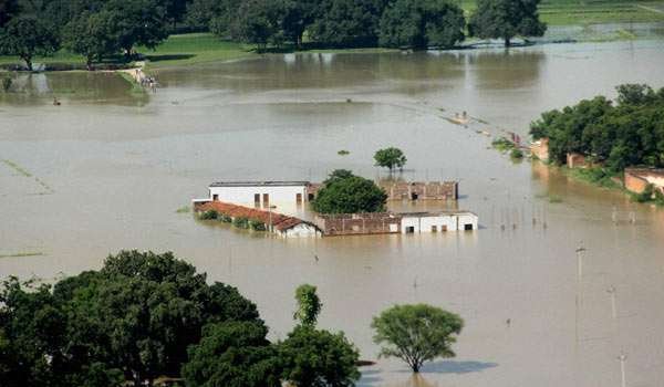बिहार : बाढ़ से 440 मरे, प्रधानमंत्री ने मदद का भरोसा दिया