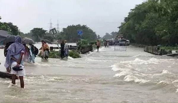 बिहार में बाढ़ से 56 मौतें, करीब 70 लाख लोग चपेट में