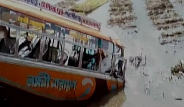 पश्चिम बंगाल के नादिया जिले सड़क दुर्घटना, 8 की मौत