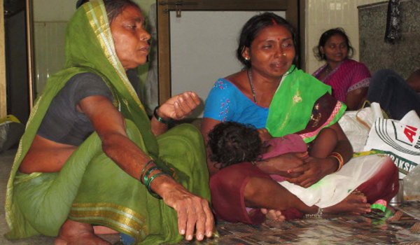 गोरखपुर में 30 बच्चों की मौतों की समीक्षा करेंगे मंत्री गोरखपुर में 30 बच्चों की मौतों की समीक्षा करेंगे मंत्री