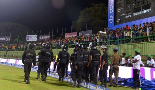 श्रीलंका के प्रशंसकों की नाराजगी से भारत की जीत में हुई देरी