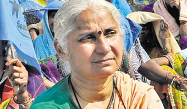 मेधा पाटकर व साथियों की रिहाई के लिए हजारों विस्थापित सड़क पर उतरे मेधा पाटकर व साथियों की रिहाई के लिए हजारों विस्थापित सड़क पर उतरे