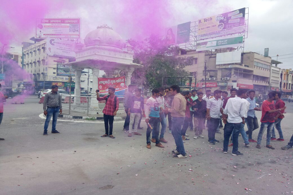 सोहराबुद्दीन मामला : दिनेश एमएन के बरी होने पर आतिशबाजी सोहराबुद्दीन मामला : दिनेश एमएन के बरी होने पर आतिशबाजी