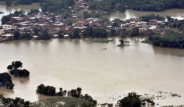बिहार में बाढ़ का कहर जारी, अब तक 153 की मौत