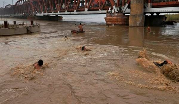 उत्तरप्रदेश के 25 जिले बाढ़ की चपेट में, 25.29 लाख लोग प्रभावित