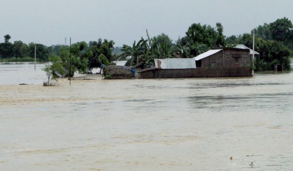 बिहार में बाढ़ की स्थिति भयावह, सेना, वायुसेना की मदद मांगी