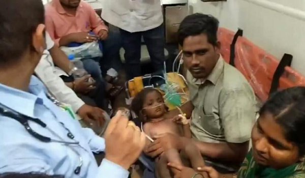 गुंटूर में बोरवेल में गिरे 2 साल के बच्चे को बचाया