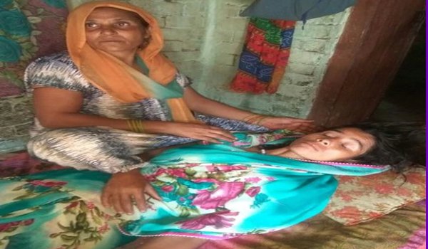 दहशत : पिलखुवा में रात को सो रही महिला की चोटी काटी दहशत : पिलखुवा में रात को सो रही महिला की चोटी काटी
