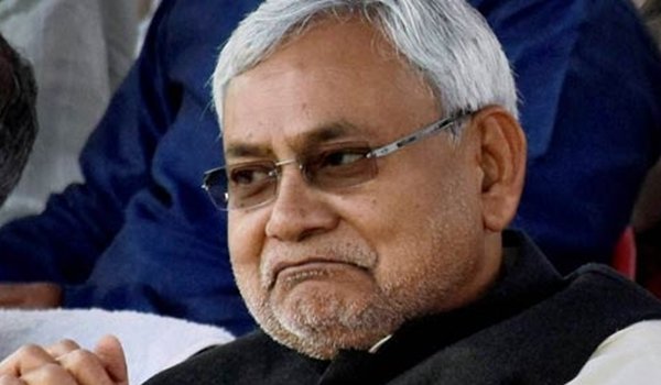 बिहार विधानमंडल में सृजन घोटाले पर हंगामा, नीतीश आहत दिखे बिहार विधानमंडल में सृजन घोटाले पर हंगामा, नीतीश आहत दिखे