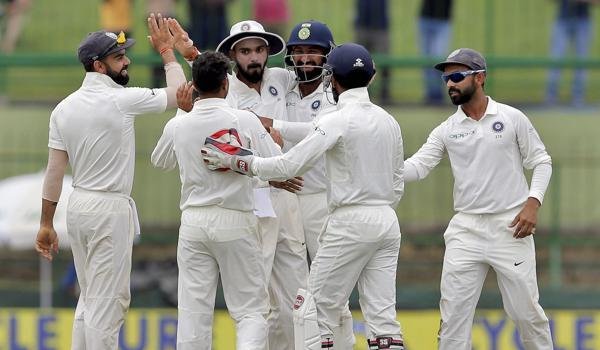 भारत ने श्रीलंका को एक पारी और 171 रनों से हराया भारत ने श्रीलंका को एक पारी और 171 रनों से हराया
