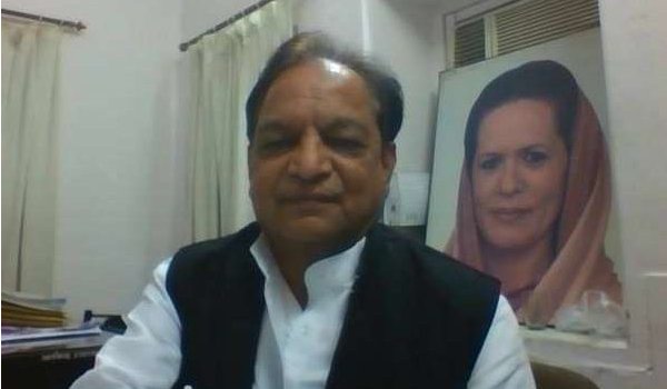 कर्नाटक : कांग्रेस नेता विजय मुलगुंड के घर आयकर का छापा कर्नाटक : कांग्रेस नेता विजय मुलगुंड के घर आयकर का छापा