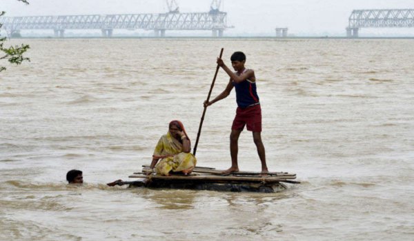 बिहार में बाढ़ का कहर जारी, अब तक 418 की मौत