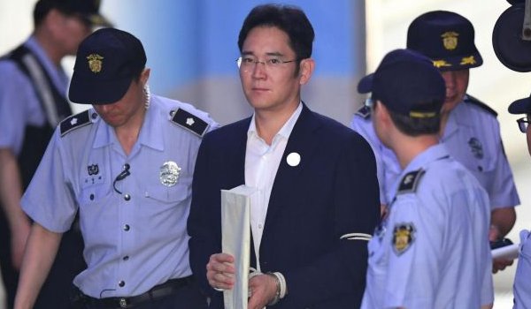 सैमसंग उत्तराधिकारी ली जे योंग को 5 साल जेल की सजा
