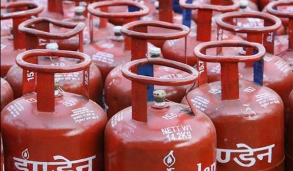 एलपीजी पर सरकार लोगों को लूट रही है : माकपा एलपीजी पर सरकार लोगों को लूट रही है : माकपा