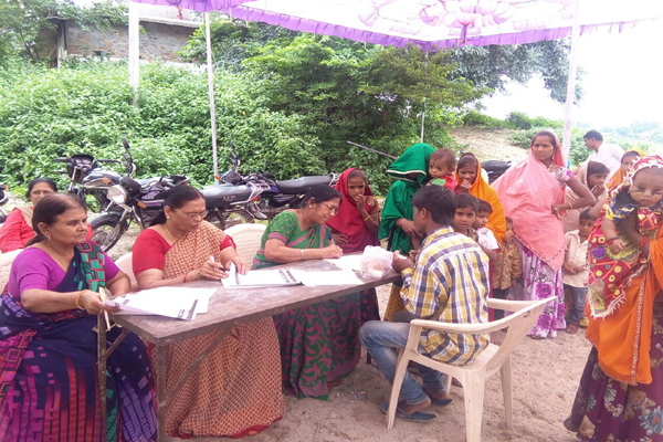 उदयपुर के आदिवासी अंचल में लगा चिकित्सा शिविर उदयपुर के आदिवासी अंचल में लगा चिकित्सा शिविर
