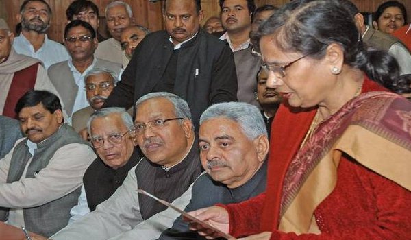 समाजवादी पार्टी की एमएलसी सरोजिनी अग्रवाल भाजपा में शामिल समाजवादी पार्टी की एमएलसी सरोजिनी अग्रवाल भाजपा में शामिल