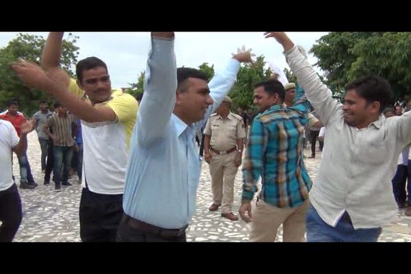 IPS दिनेश MN के बरी होने पर पुलिस लाइन में आतिशबाजी IPS दिनेश MN के बरी होने पर पुलिस लाइन में आतिशबाजी