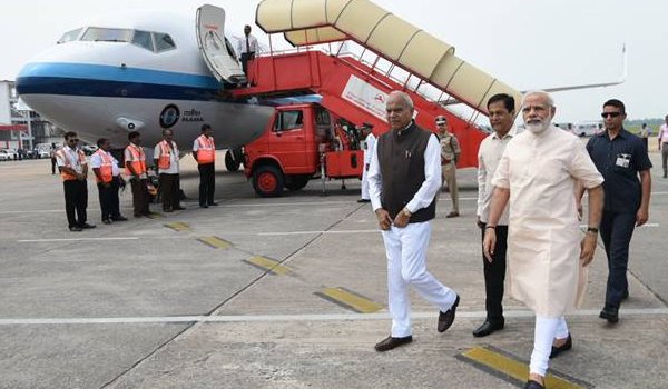 पीएम मोदी बाढ़ की स्थिति की समीक्षा के लिए असम पहुंचे पीएम मोदी बाढ़ की स्थिति की समीक्षा के लिए असम पहुंचे