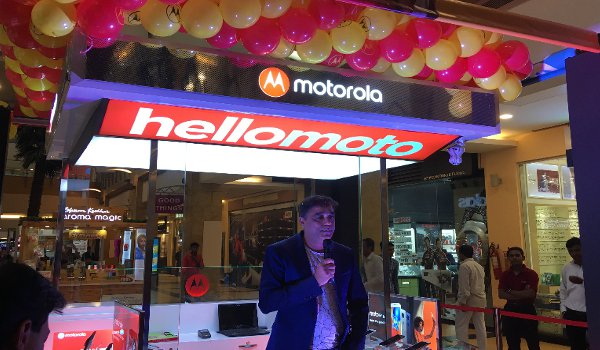 Motorola ramps up retail presence with 6 'Moto Hubs' in India