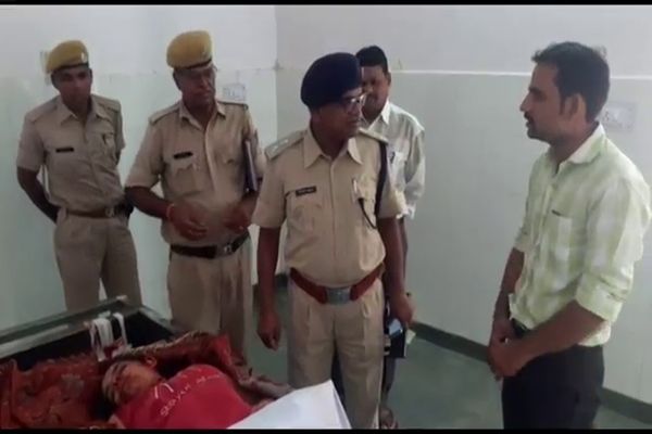 बांसवाड़ा में दिन दहाड़े घर में घुसकर युवती की हत्या बांसवाड़ा में दिन दहाड़े घर में घुसकर युवती की हत्या