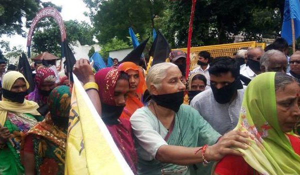 Medha Patkar begins four day nyay yatra seeking justice for people displaced near Sarovar dam