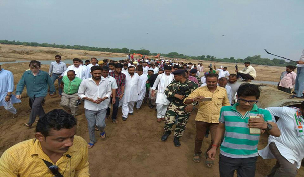 बाढ राहत के मार्ग में बाधक खामियों को उजागर करें कार्यकर्ताः सचिन पायलट बाढ राहत के मार्ग में बाधक खामियों को उजागर करें कार्यकर्ताः सचिन पायलट