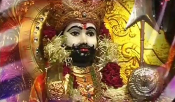 मिश्री को लूण बनायो धणिया खमा खमा हो धणिया मिश्री को लूण बनायो धणिया खमा खमा हो धणिया