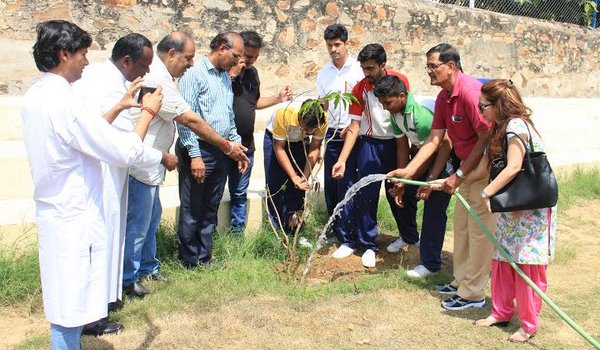 प्रकृति के संतुलन हेतु जरूरी है पौधारोपण : फादर मणिक्कम