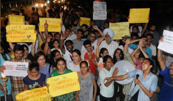 चंडीगढ़ में महिलाओं ने विरोध मार्च निकाला