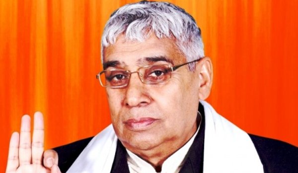 संत रामपाल दो मामलों में बरी, बाकी केस के फैसलों तक जेल में ही रहना होगा संत रामपाल दो मामलों में बरी, बाकी केस के फैसलों तक जेल में ही रहना होगा