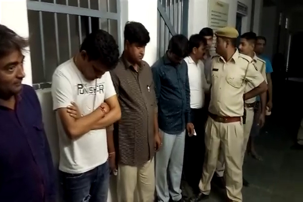 भगवान के दर्शन का बहाना था, हुस्न और नशे से लबरेज रेव पार्टी में पहुंचे ये यंगस्टर्स भगवान के दर्शन का बहाना था, हुस्न और नशे से लबरेज रेव पार्टी में पहुंचे ये यंगस्टर्स