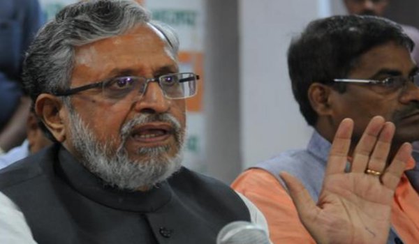 लालू परिवार ने पार्षद बनाने के लिए हड़पी जमीन : सुशील मोदी लालू परिवार ने पार्षद बनाने के लिए हड़पी जमीन : सुशील मोदी