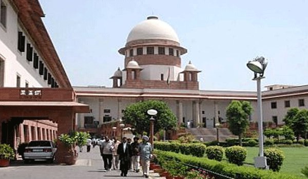 कश्मीरी महिलाओं के संपत्ति अधिकार की जांच करेगी संवैधानिक पीठ कश्मीरी महिलाओं के संपत्ति अधिकार की जांच करेगी संवैधानिक पीठ
