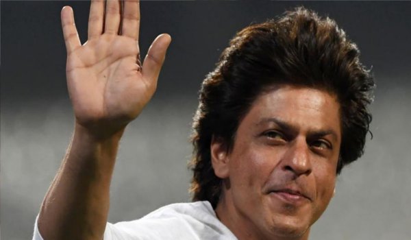शाहरुख खान बॉलीवुड के असल ‘रईस’, एक साल की कमाई 3.8 लाख डॉलर
