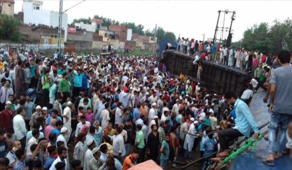 उत्कल एक्सप्रेस के 14 डिब्बे पटरी से उतरे, 23 की मौत, 400 घायल उत्कल एक्सप्रेस के 14 डिब्बे पटरी से उतरे, 23 की मौत, 400 घायल